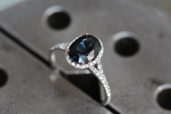 blue oval sapphire ring with diamonds