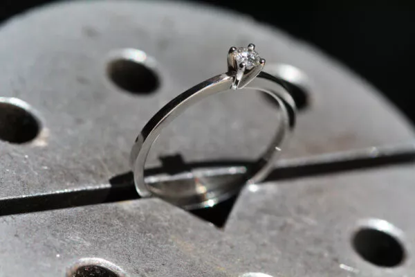 Tiny diamond engagement ring 18K white gold - Image 5