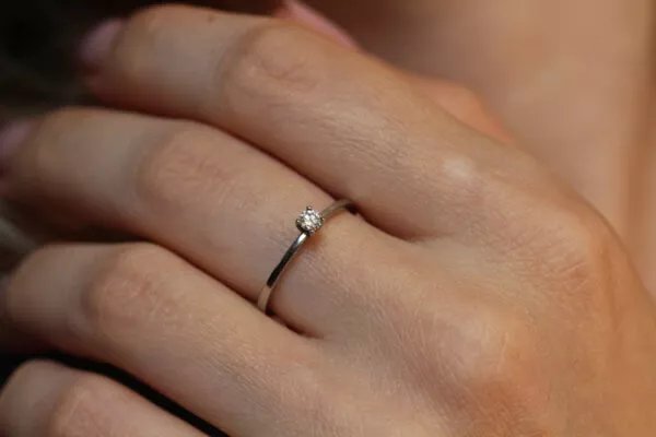 Tiny diamond engagement ring 18K white gold - Image 4